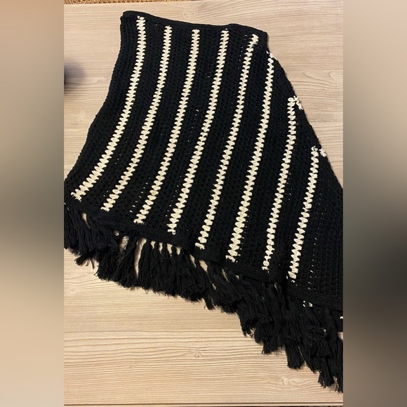 Anthropologie One-Shoulder Crochet Poncho NWOT - Picture 5 of 7